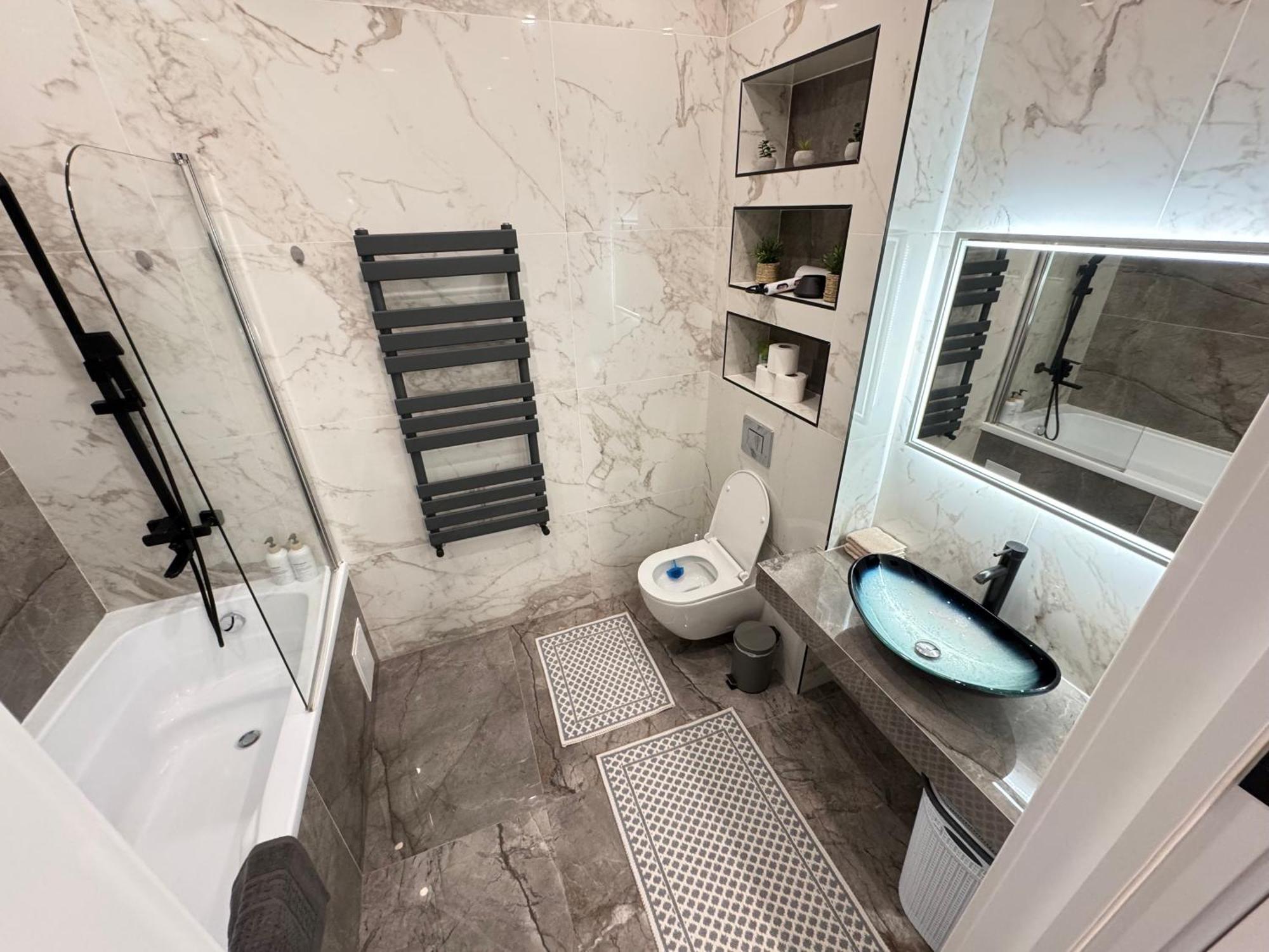 Two Bedroom Apartment In The Center, With Parking, Address Avram Iancu 32 Kişinev Dış mekan fotoğraf