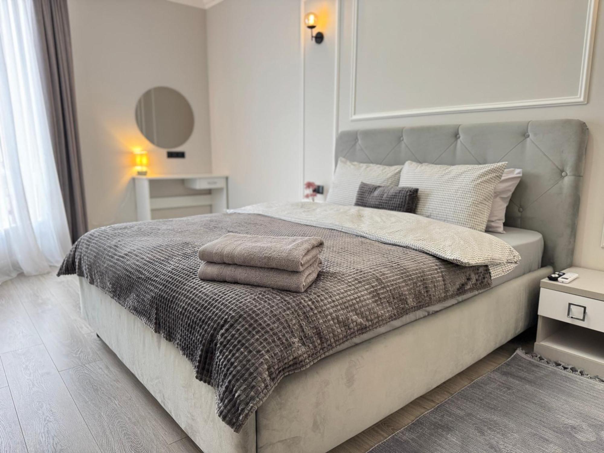 Two Bedroom Apartment In The Center, With Parking, Address Avram Iancu 32 Kişinev Dış mekan fotoğraf